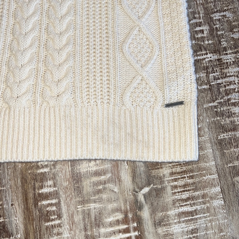 Abercrombie & Fitch dark light cream cable knit mock neck sweater. Size small - Picture 3 of 3